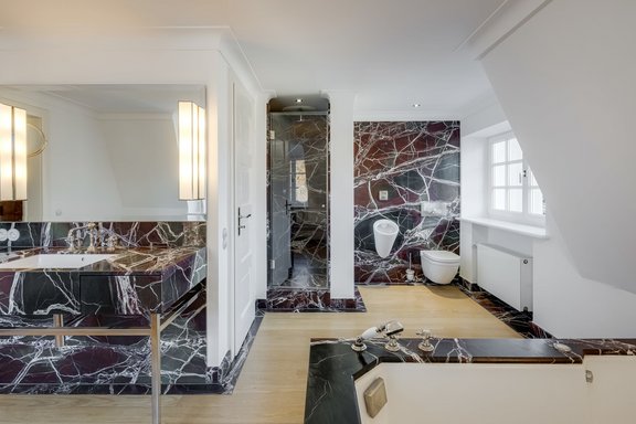 Badezimmer im Dachgeschoss