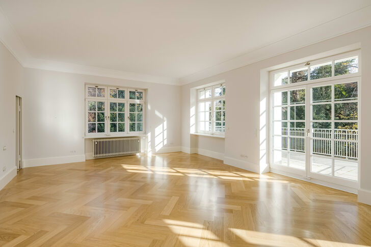 Großzügiges Masterschlafzimmer