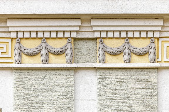 Stuckverzierte Fassade