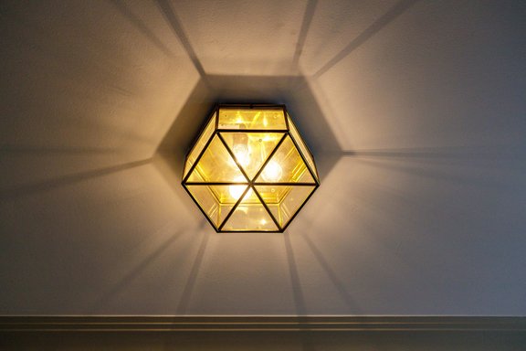 Leuchten im gesamten Treppenhaus