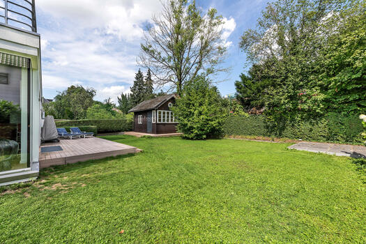 Garden with garden house