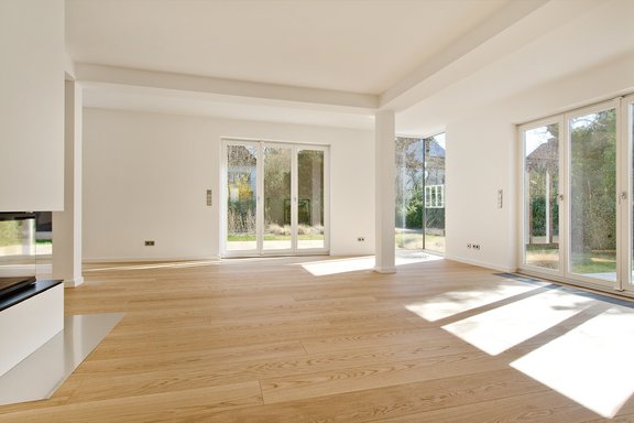 Living area unfurnished