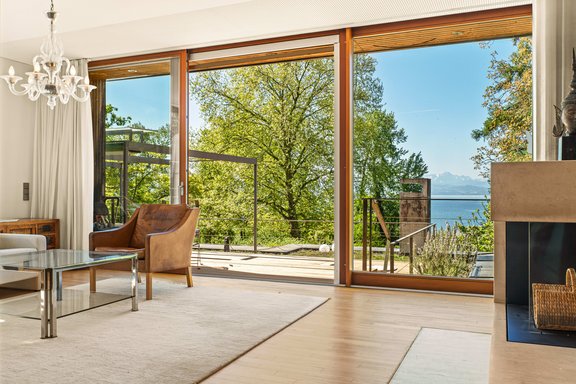 Wohnbereich mit angrenzender Terrasse