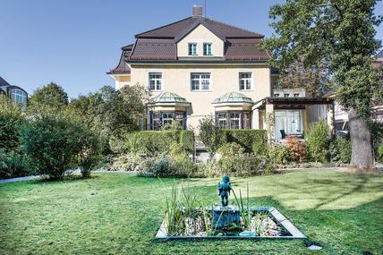 Rarität: Prächtige Jugendstilvilla von 1911 mit zauberhaft angelegtem Parkgrundstück