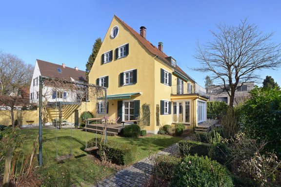 Sonnige Terrassen und Traumgarten