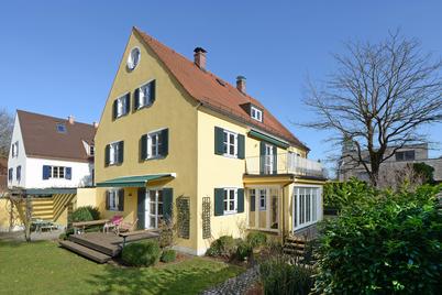 Rarität: Stilvolle 30er-Jahre-Villa mit Traumgarten direkt am Isarhochufer