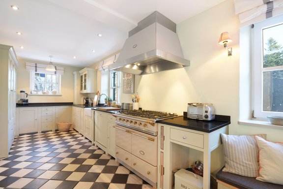 Hochwertige Landhausküche von Neptune