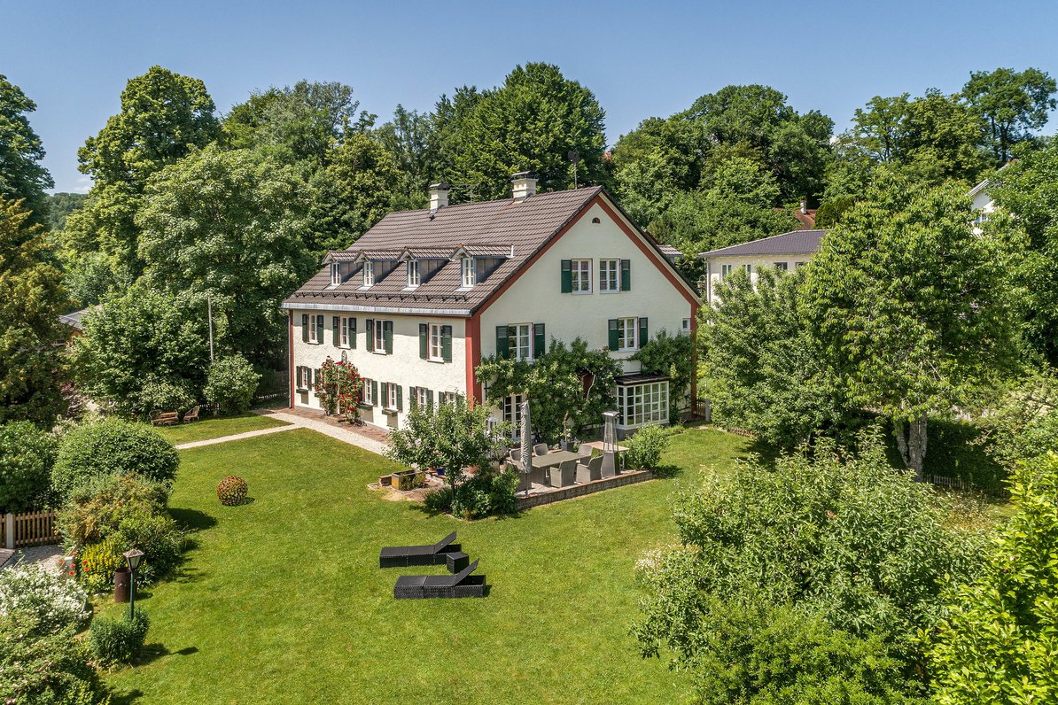 House view with garden