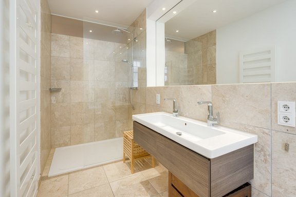 Komfortables Duschbad, 1.OG