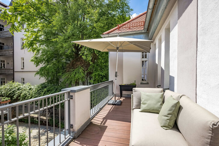 Sonniger Balkon, 1.OG