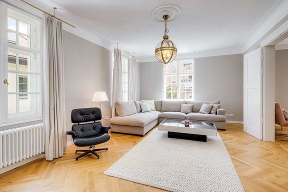 Stilvolles Wohnzimmer, 1.OG