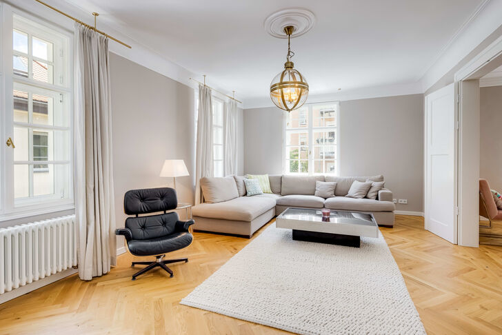 Stilvolles Wohnzimmer, 1.OG