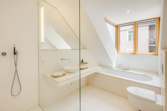 Bad mit Walk-In-Dusche, DG