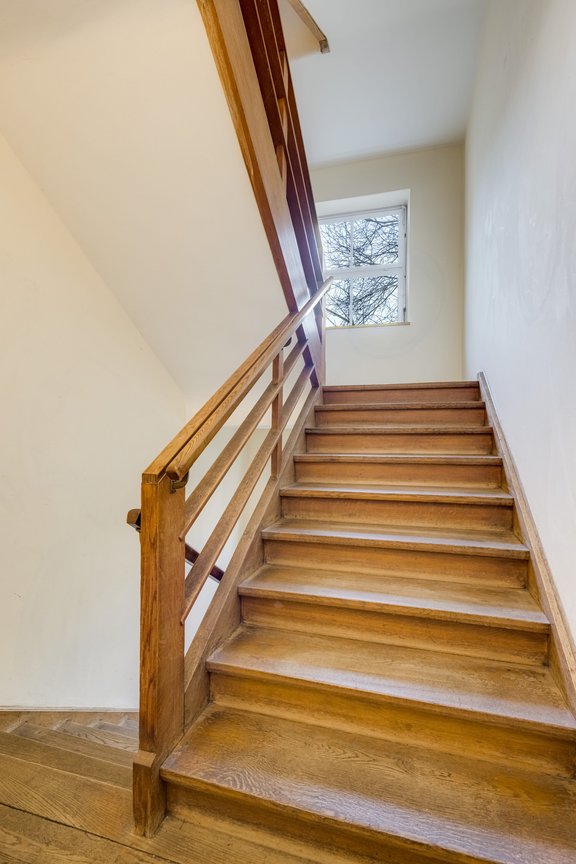 Historisches Holz-Treppenhaus