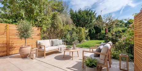 Stylish and ready to move into: 6-room townhouse in Gern with south-facing garden and dream view