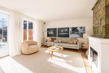 Stillvoll und bezugsbereit: 6-Zimmer-Stadthaus in Gern mit Südgarten und Traumblick