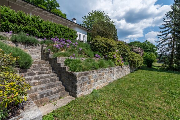 Zauberhaft angelegter Garten