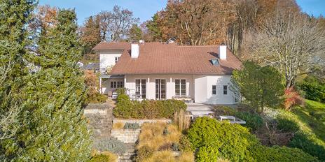 Spacious wonder with a wonderful view and dream garden: High-quality modernized family home