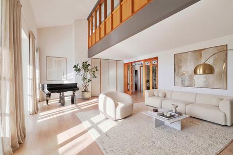 Raumwunder mit herrlicher Aussicht und Traumgarten: Hochwertig modernisiertes Familienanwesen