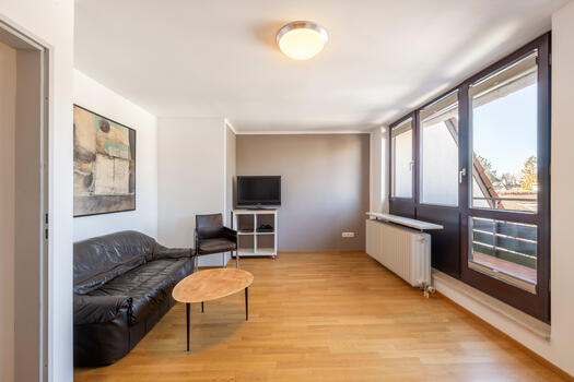 Zimmer mit Balkonzugang