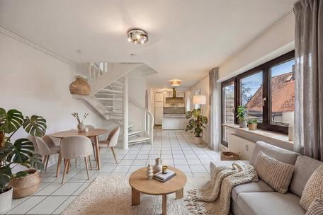 Reizende, gut gegliederte Maisonette-Wohnung mit Balkon in grüner Lage