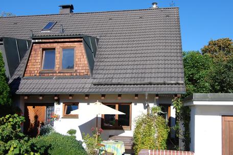 Reizvolle Doppelhaushälfte mit Dachstudio und Galerie