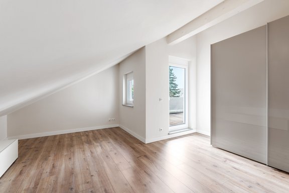 Zimmer mit Balkon-Zugang