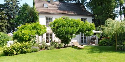 Reizvolles Einfamilienhaus von 1936 auf großem Parkgrundstück mit Pool