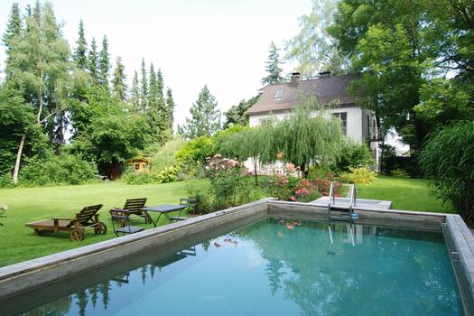 Garten mit Pool