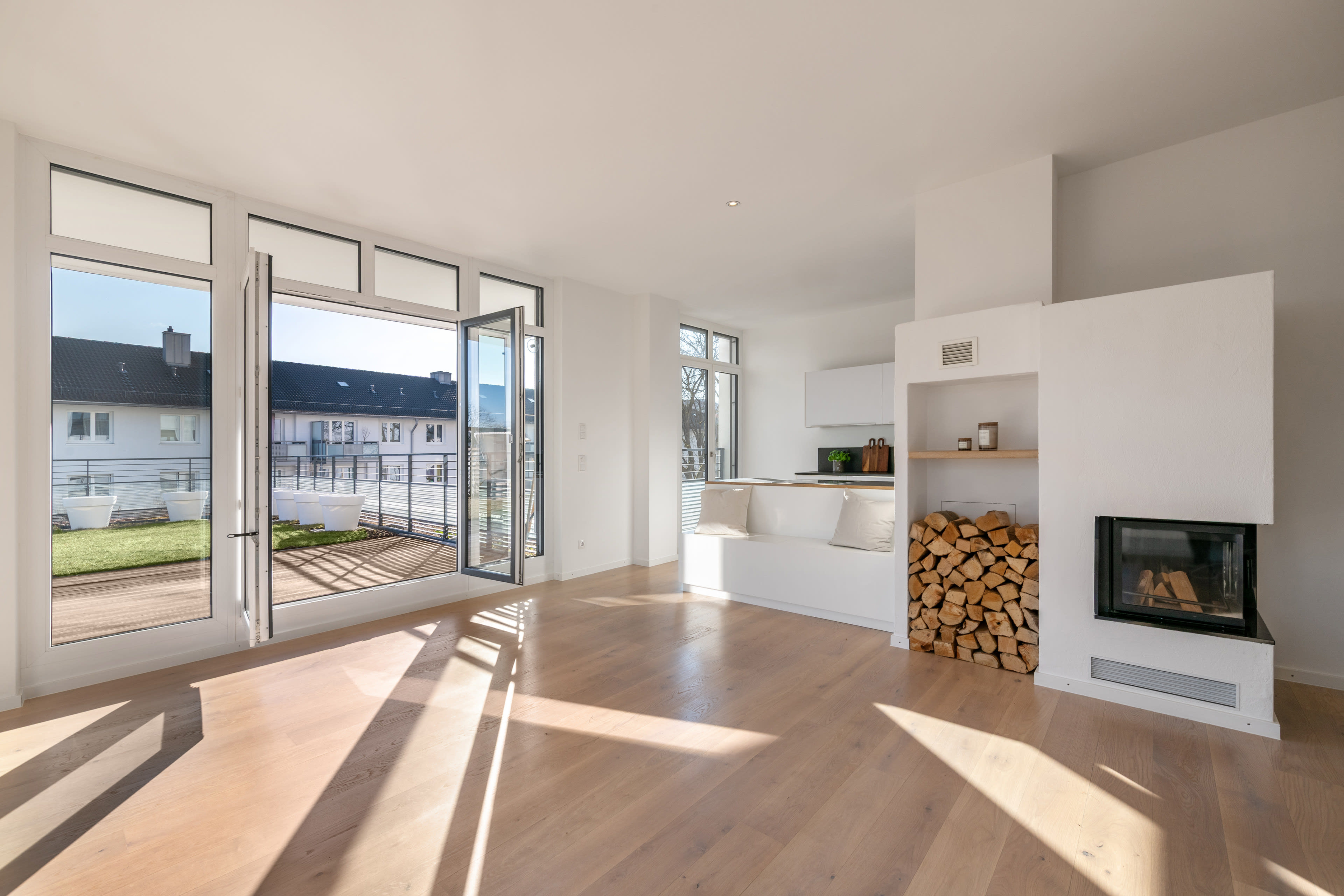 Moderne Sehr Helle 4 Zimmer Wohnung Mit Dachterrasse