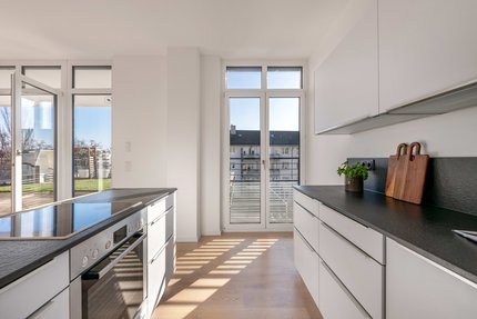 Küche mit Natursteinflächen