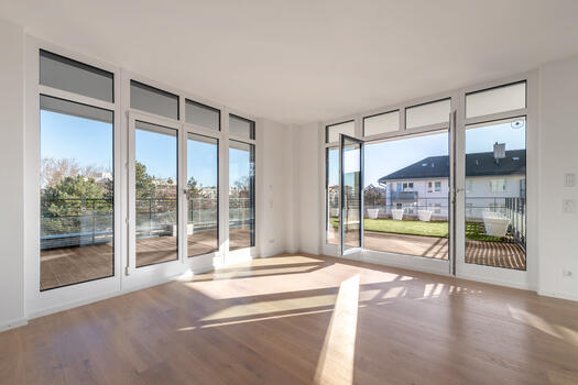 Ca. 88 m² große Dachterrasse