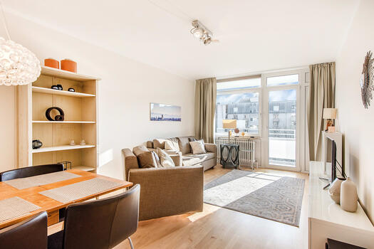 Light-flooded living area with balcony access
