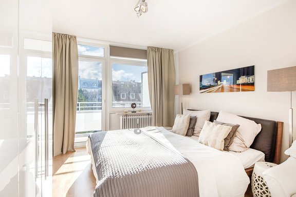 Schlafzimmer mit Balkonzugang