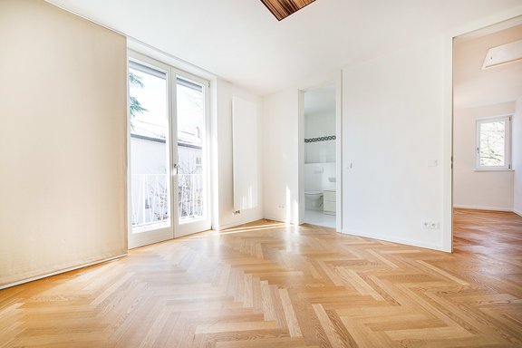 Schlafzimmer mit Südbalkon