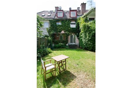 Renovierungsbedürftiges Stadthaus von 1933 mit reizendem Gartengrundstück