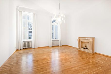 Prestigious 2.5-room apartment in an old building in a listed property dating from 1882
