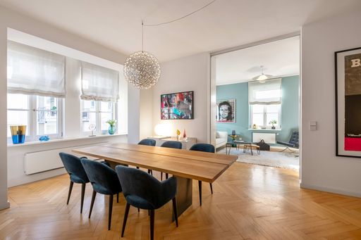 Objektvideo ansehen: Repräsentative 3-Zimmer-Altbauwohnung in bildschönem Gebäude von 1900