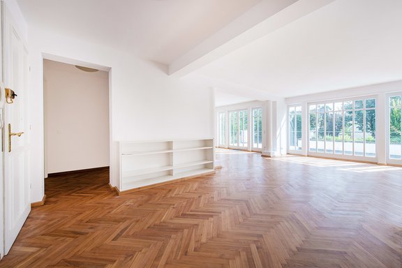 Diele mit Übergang zum Wohnbereich