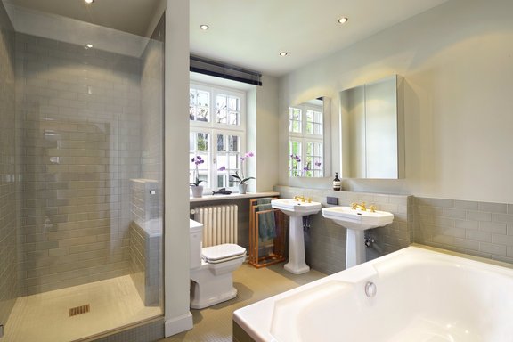 Bad 2 im ersten Obergeschoss