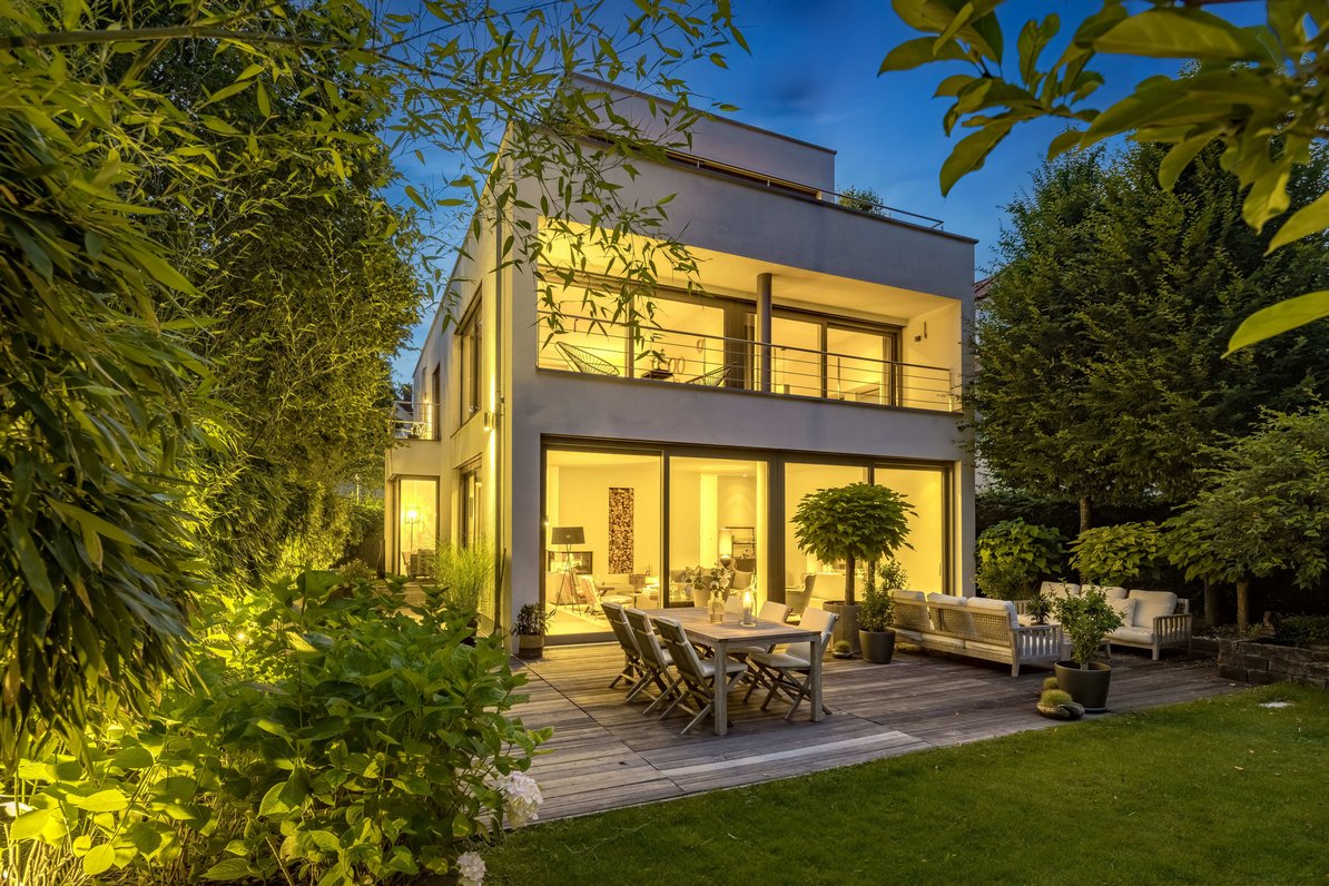 Bauhaus-Villa in Abendstimmung