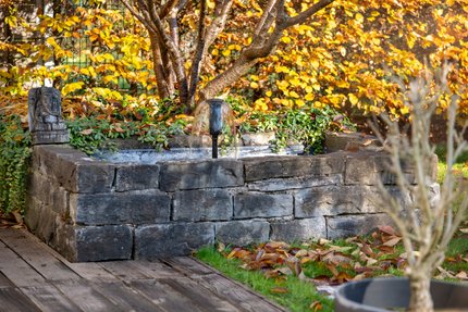 Brunnen mit Wasserspiel