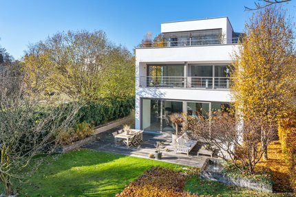 Bauhausvilla in Herbststimmung