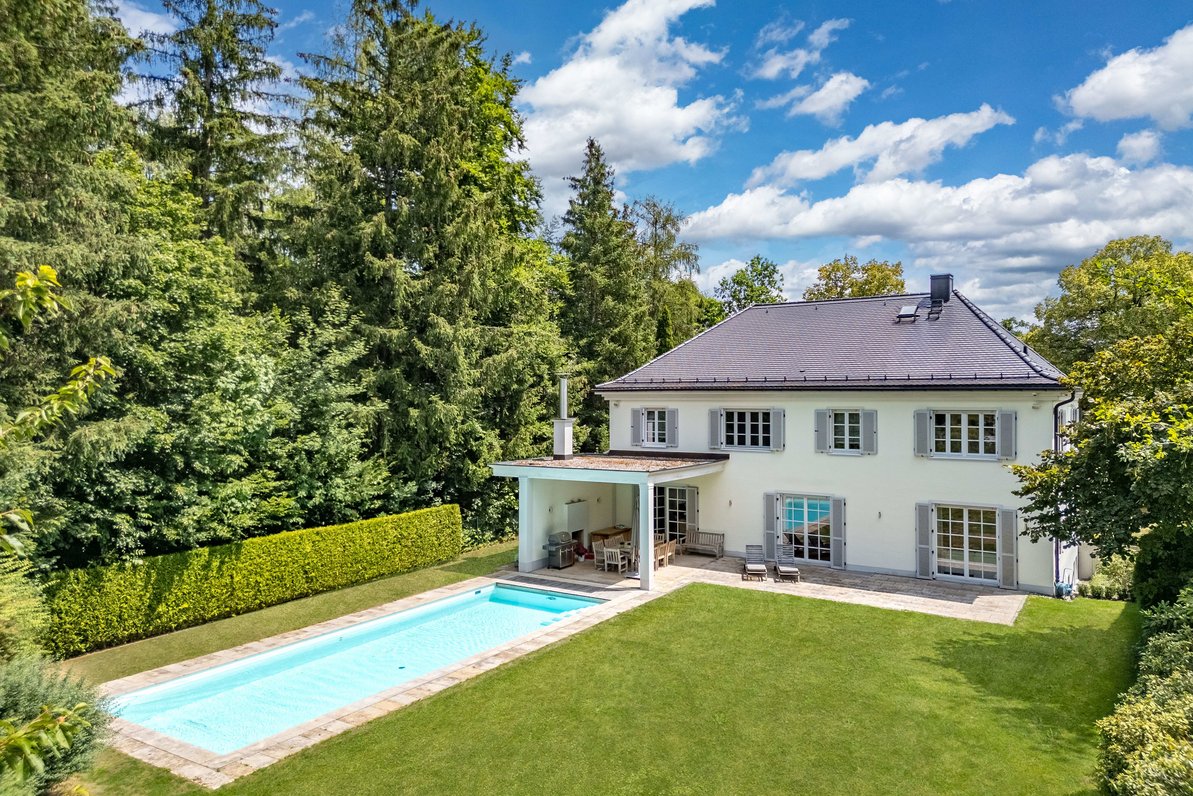 Traumvilla in klassisch-eleganter Architektur