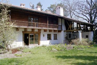 Repräsentative Landhausvilla mit großer Einliegerwohnung