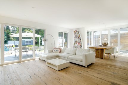 Grosszügiger und heller Wohn-Essbereich