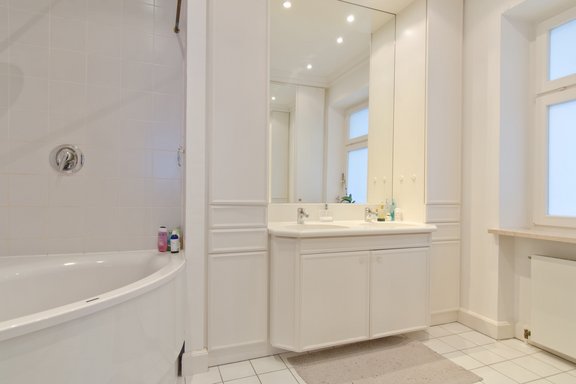 Master bath and Suite