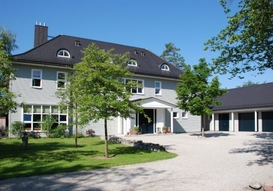 Hauseingang mit Vorplatz