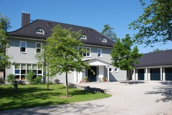 Hauseingang mit Vorplatz