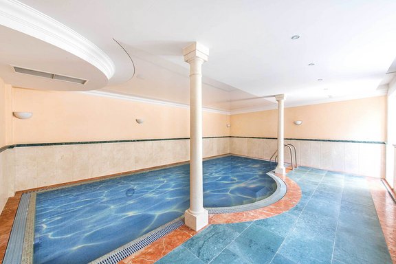 Indoor-Pool